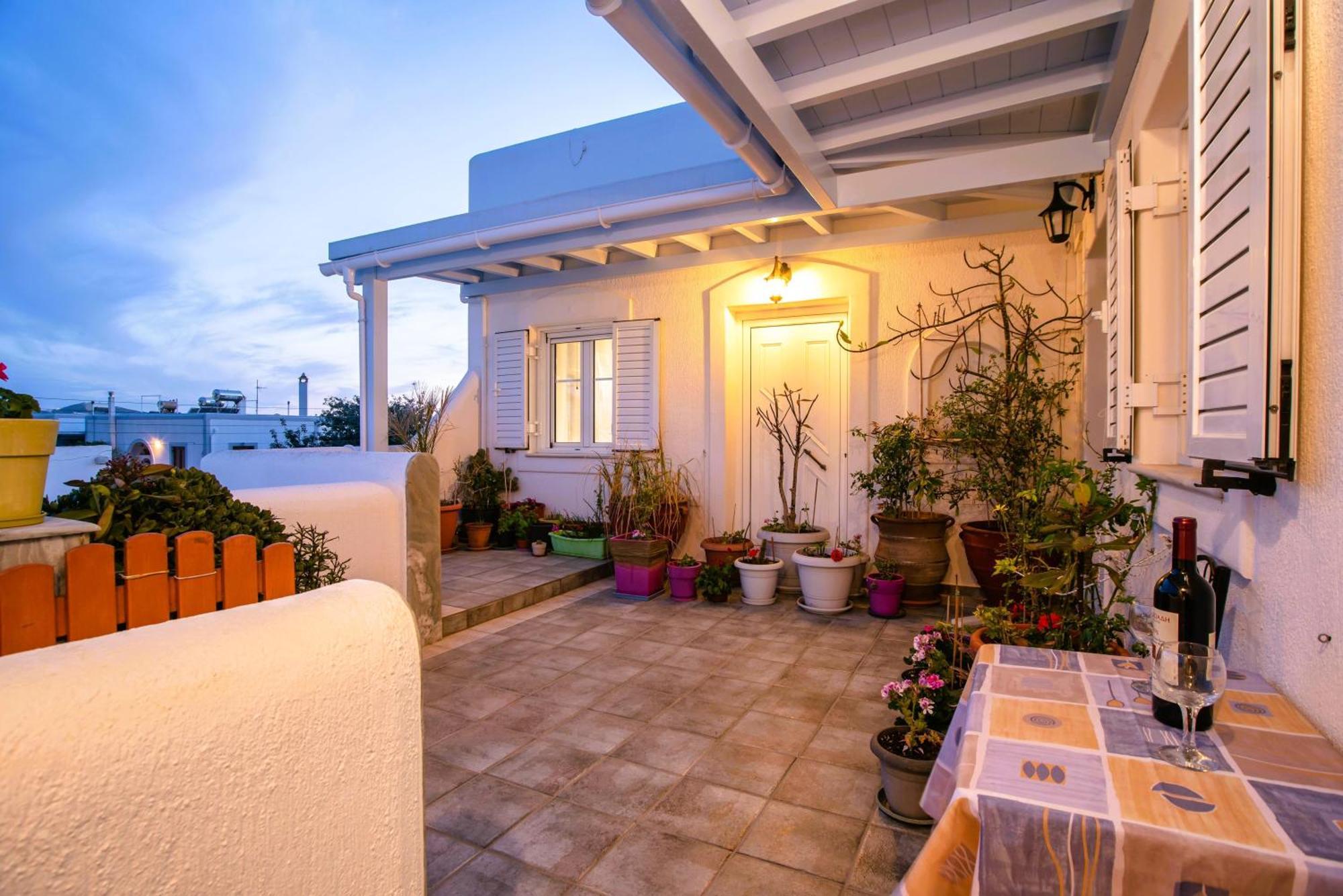 פארוס Kontaratos Studios & Apartments מראה חיצוני תמונה