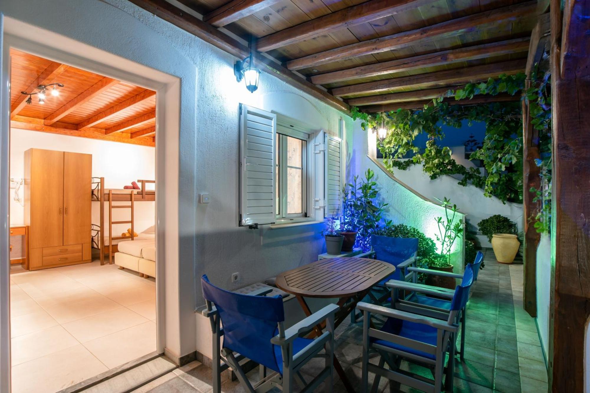 פארוס Kontaratos Studios & Apartments מראה חיצוני תמונה