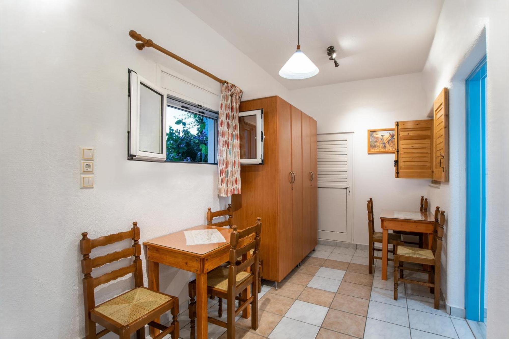 פארוס Kontaratos Studios & Apartments מראה חיצוני תמונה