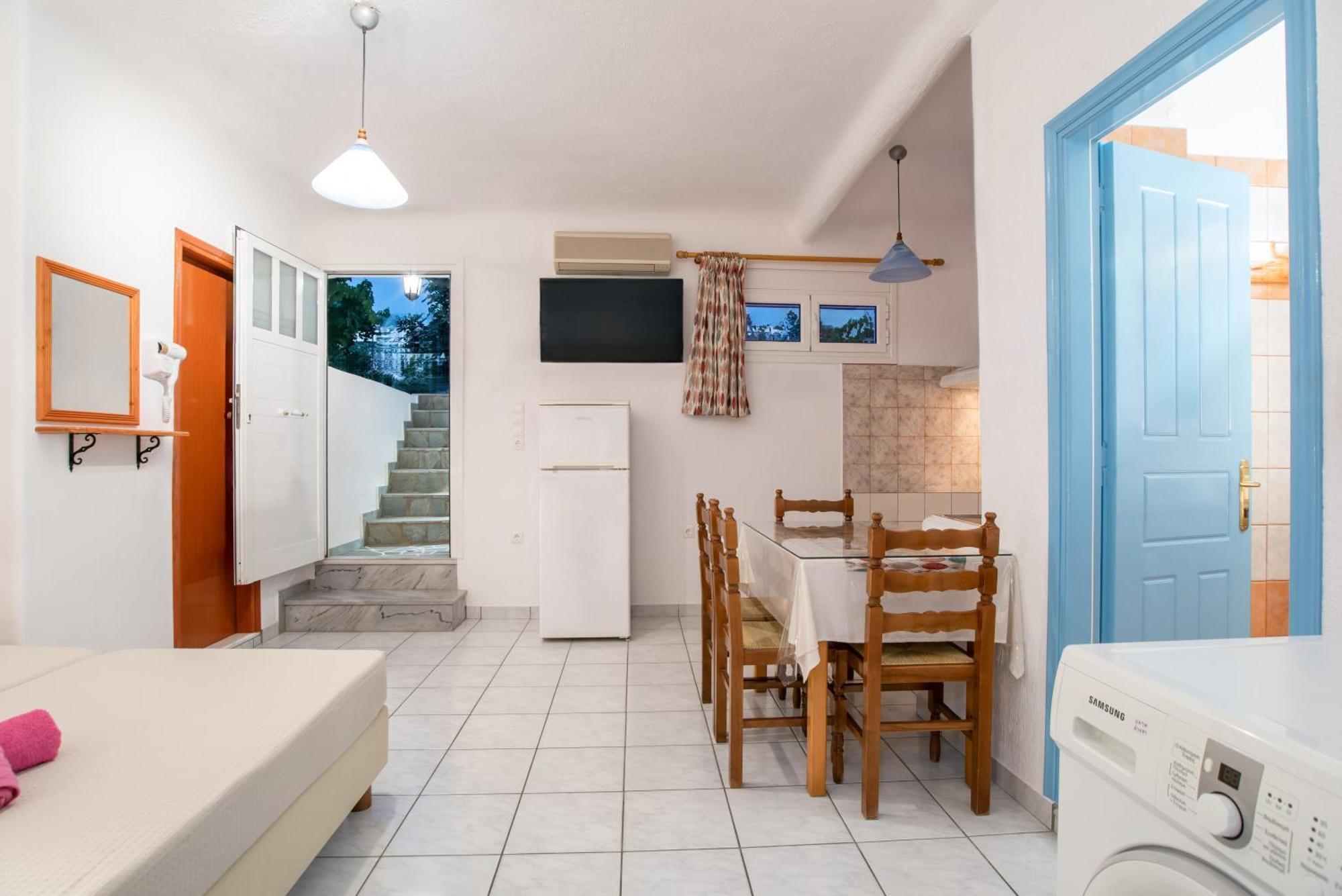 פארוס Kontaratos Studios & Apartments מראה חיצוני תמונה