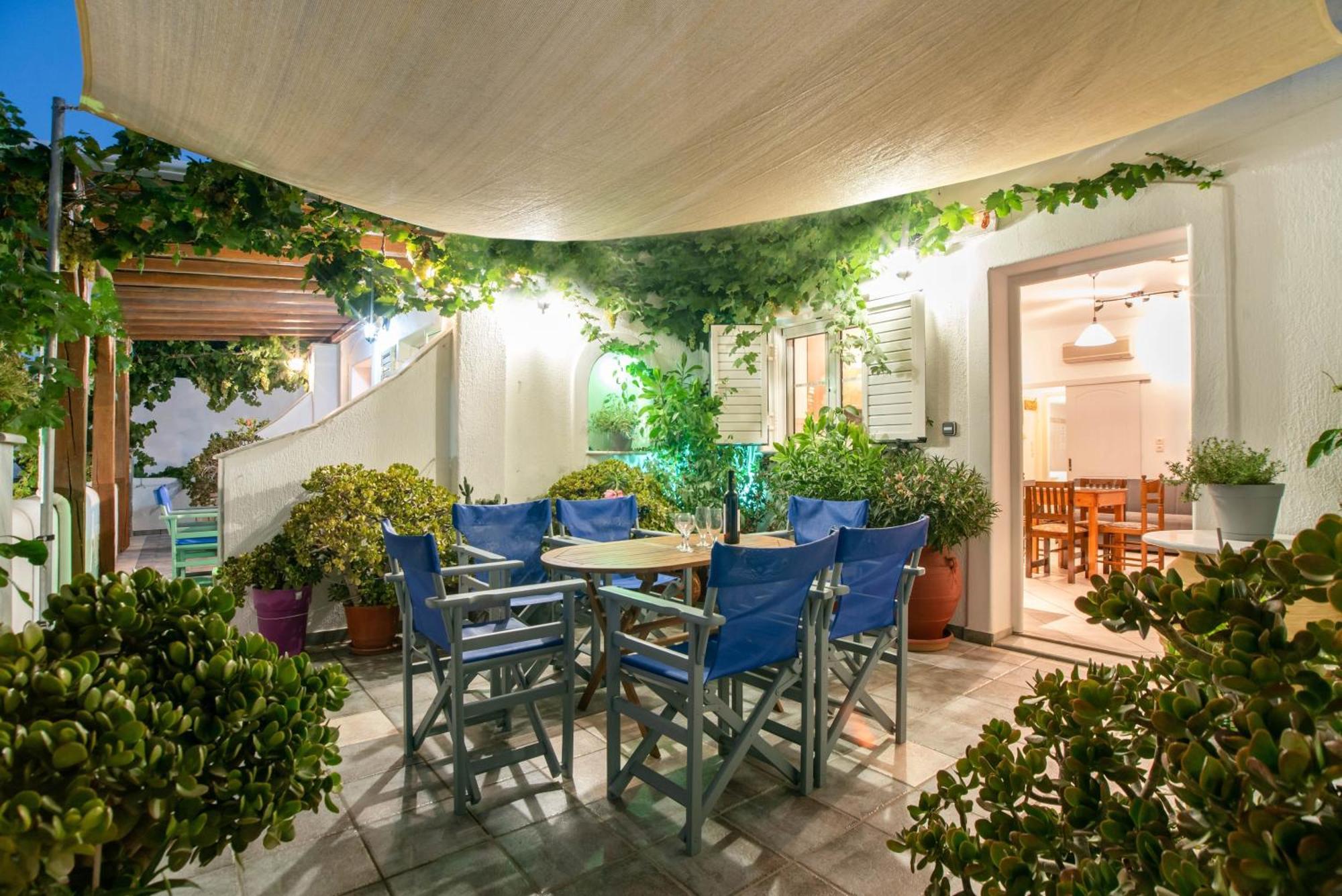 פארוס Kontaratos Studios & Apartments מראה חיצוני תמונה