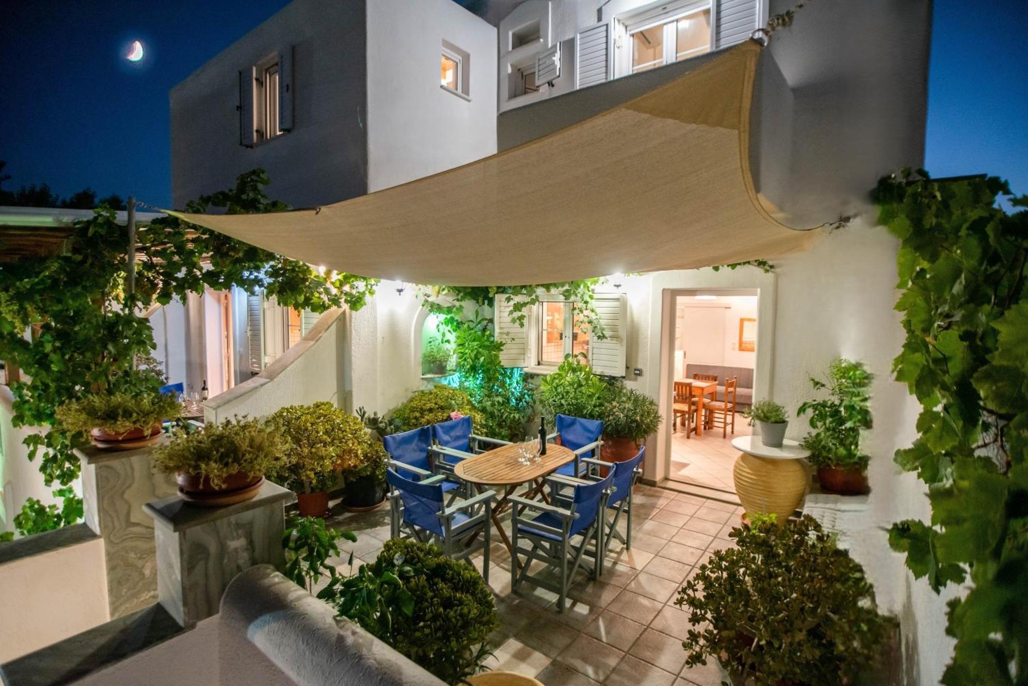 פארוס Kontaratos Studios & Apartments מראה חיצוני תמונה