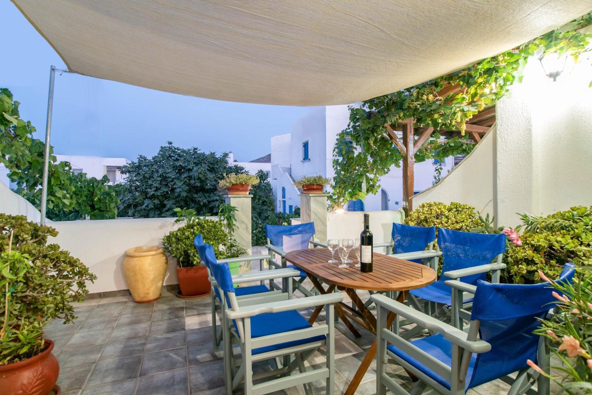 פארוס Kontaratos Studios & Apartments מראה חיצוני תמונה